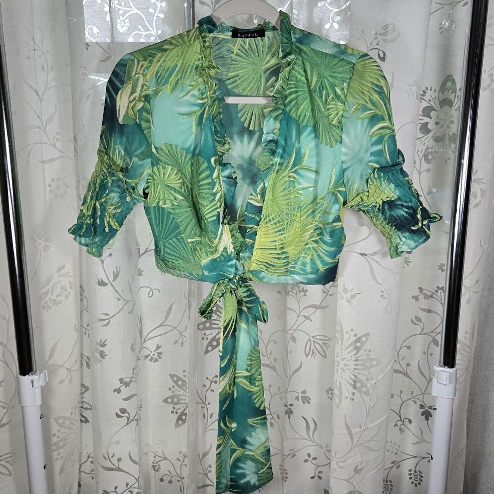 Banjul Tropical Leaf Print Cropped Tie‎ Front Top Size Small Ruffle Neck